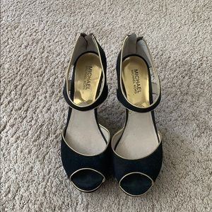 Like new Michael Kors suede wedge sz 9